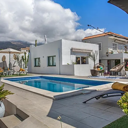 בית נופש Piscina Climatizada